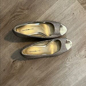 Bandolino Women's Gold Peep Toe Heels